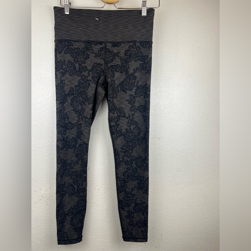 Athleta Women's Elation Texture Floral Tight Leggings Black/Grey Size M‎